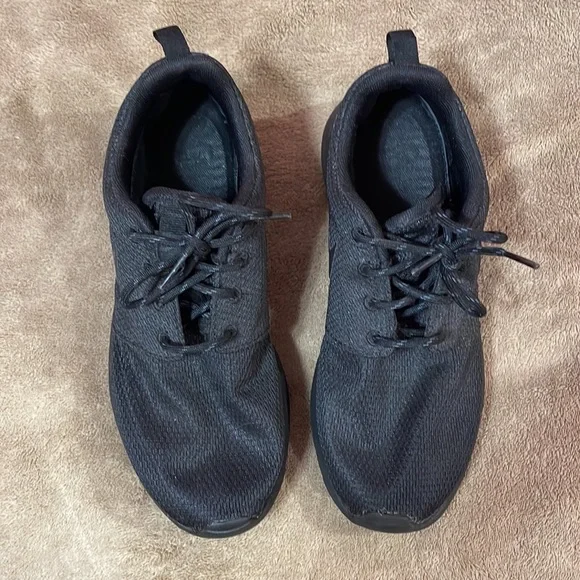 Black Nikes - Picture 2 of 5